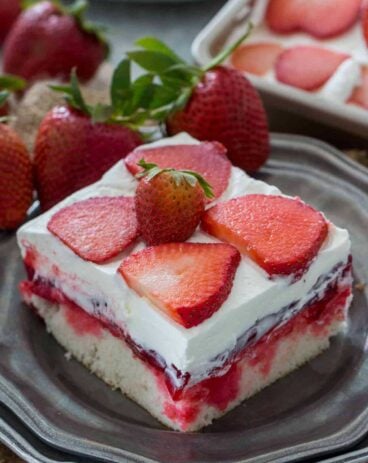 东德(Bes)t Strawberry Poke Cake