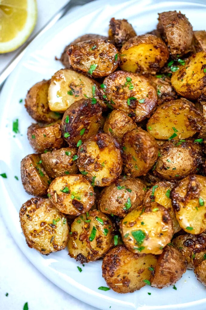 Easy Oven Roasted Baby Red Potatoes [Video] - S&SM